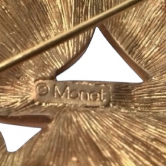 Vintage MONET Gold-Tone Faux Pearl & Rhinestone Brooch - Rare - Picture 10 of 12